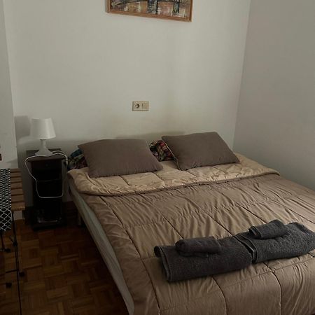 Habitacion Doble En Figueres Appartement Figueres  Buitenkant foto